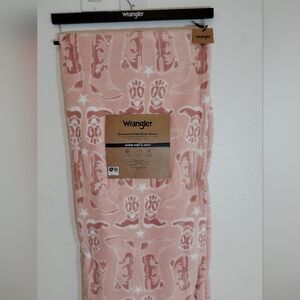 WRANGLER  OVERSIZED 60" x 70" PINK PLUSH THROW BOOTS PLUSH BLANKET WRANGLER NEW